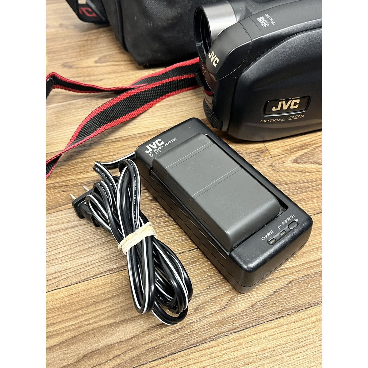 JVC GR AX230U Camcorder Bundle Charger Battery VHS Adapter Cables Case