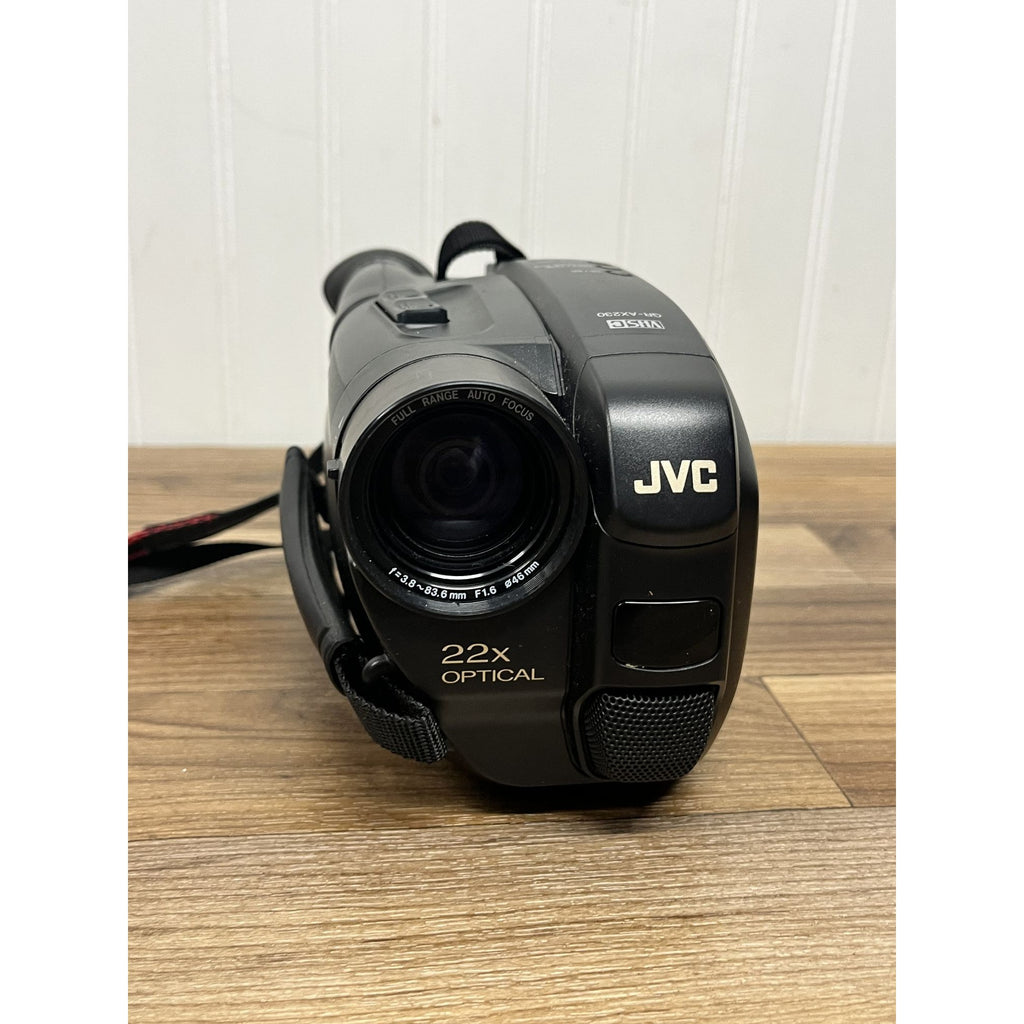 JVC GR AX230U Camcorder Bundle Charger Battery VHS Adapter Cables Case
