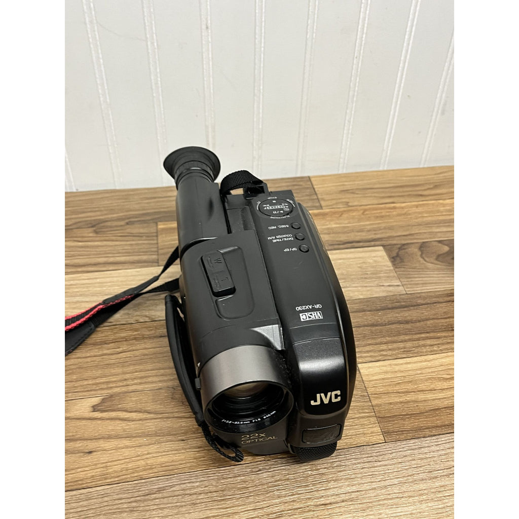 JVC GR AX230U Camcorder Bundle Charger Battery VHS Adapter Cables Case