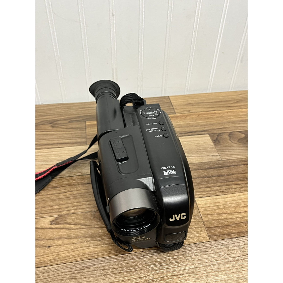 JVC GR AX230U Camcorder Bundle Charger Battery VHS Adapter Cables Case