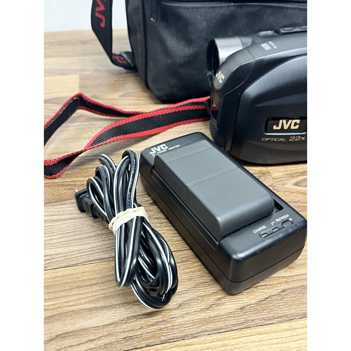JVC GR AX230U Camcorder Bundle Charger Battery VHS Adapter Cables Case