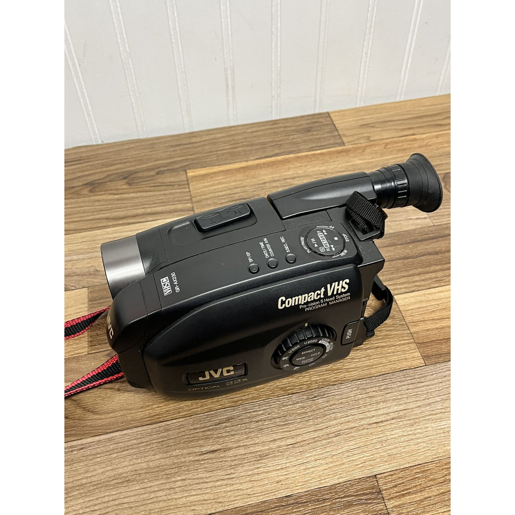 JVC GR AX230U Camcorder Bundle Charger Battery VHS Adapter Cables Case