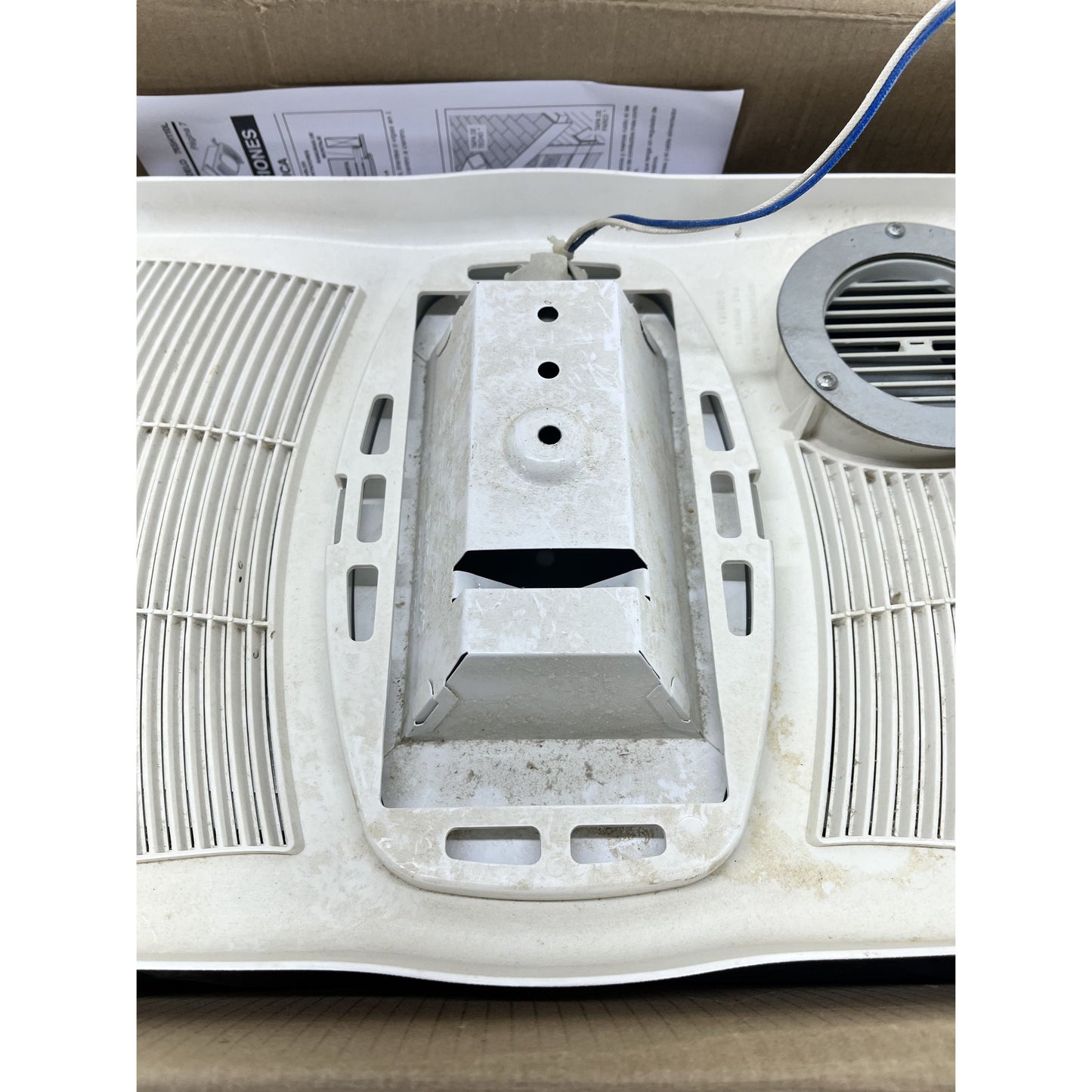 NuTone Exhaust Fan 110 CFM Ceiling Mounted With Light & 1500W Heater 765H110L