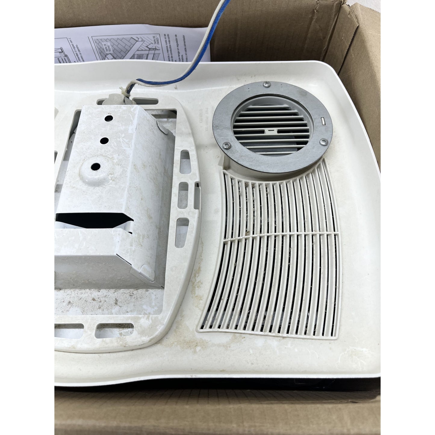 NuTone Exhaust Fan 110 CFM Ceiling Mounted With Light & 1500W Heater 765H110L