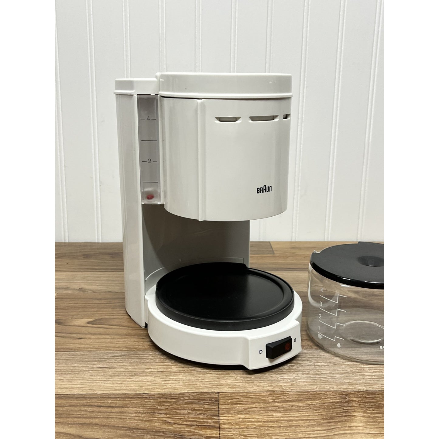 BRAUN Aromaster 4-cup Coffee Maker White 3075 KF12 w/ Carafe