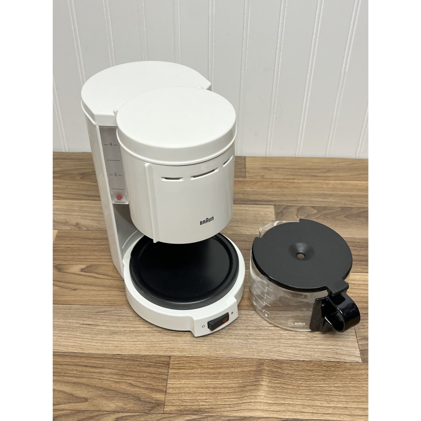 BRAUN Aromaster 4-cup Coffee Maker White 3075 KF12 w/ Carafe