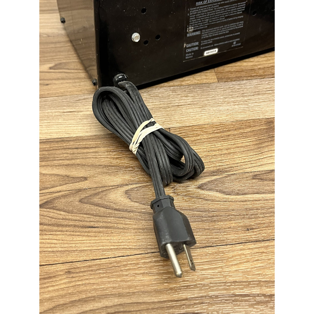 Schumacher Battery Charger & STARTER Model SE-10-52 2/10/50 AMP 12 V Made in USA
