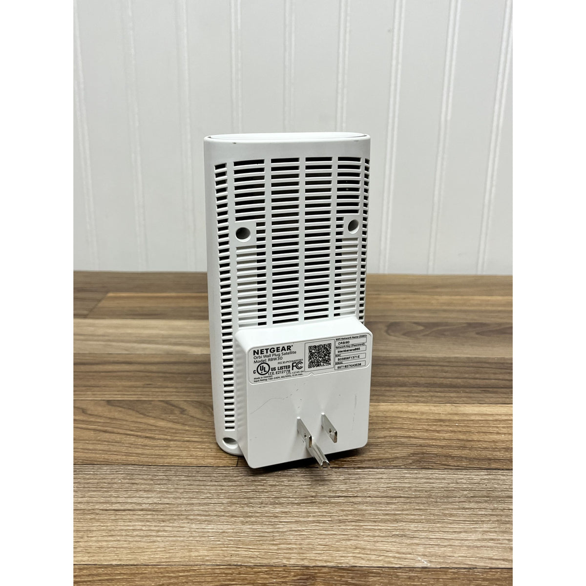 Netgear Orbi RBW30 AC2200 Tri‑Band WiFi Wall Plug In Satellite Extender