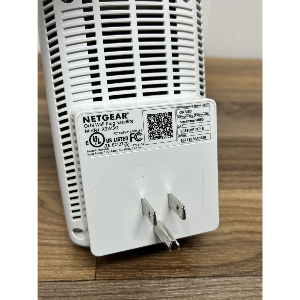 Netgear Orbi RBW30 AC2200 Tri‑Band WiFi Wall Plug In Satellite Extender