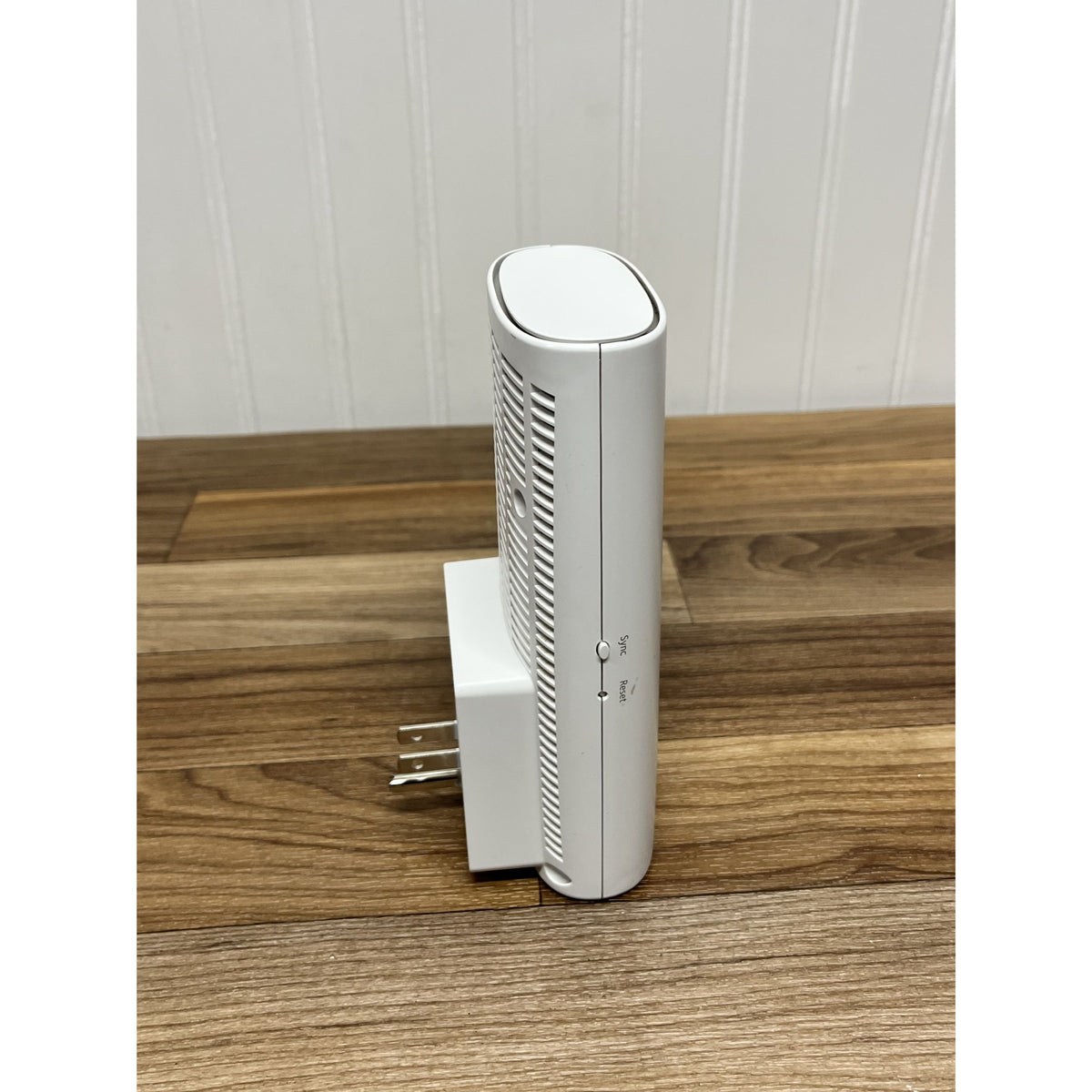 Netgear Orbi RBW30 AC2200 Tri‑Band WiFi Wall Plug In Satellite Extender