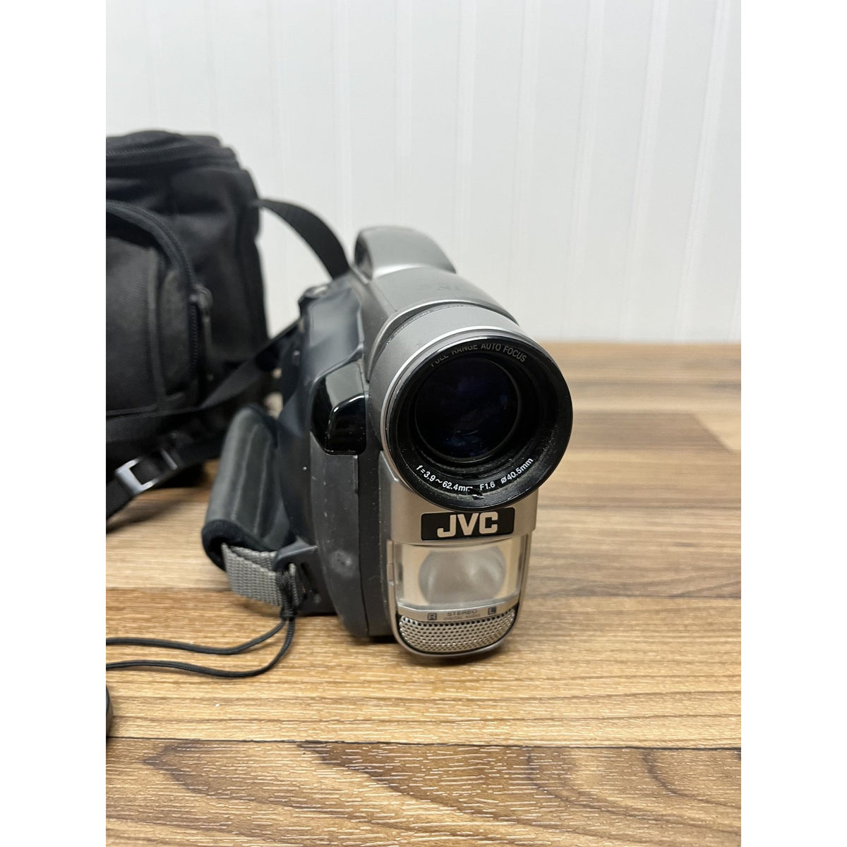 JVC CyberCam Mini DV Video Camera GR-DVF21U Battery, Charger, New Tape