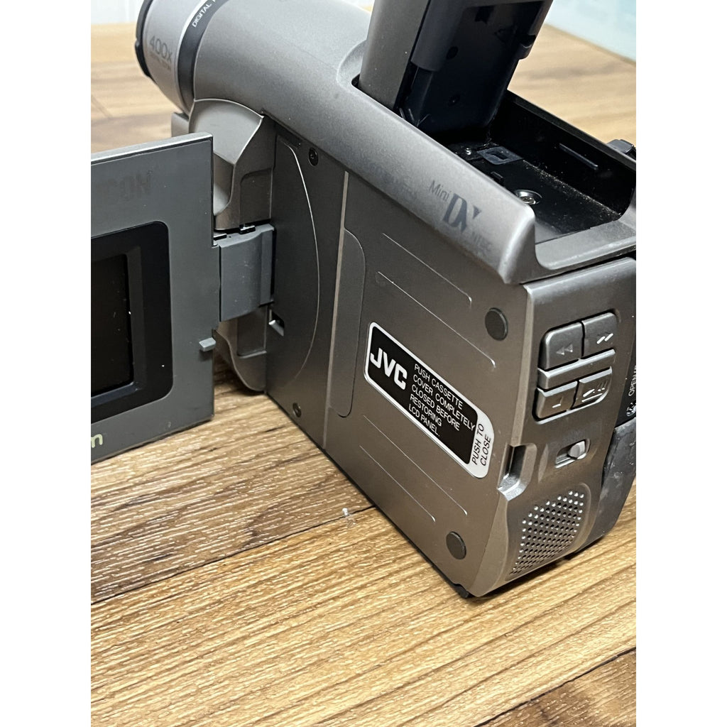 JVC CyberCam Mini DV Video Camera GR-DVF21U Battery, Charger, New Tape