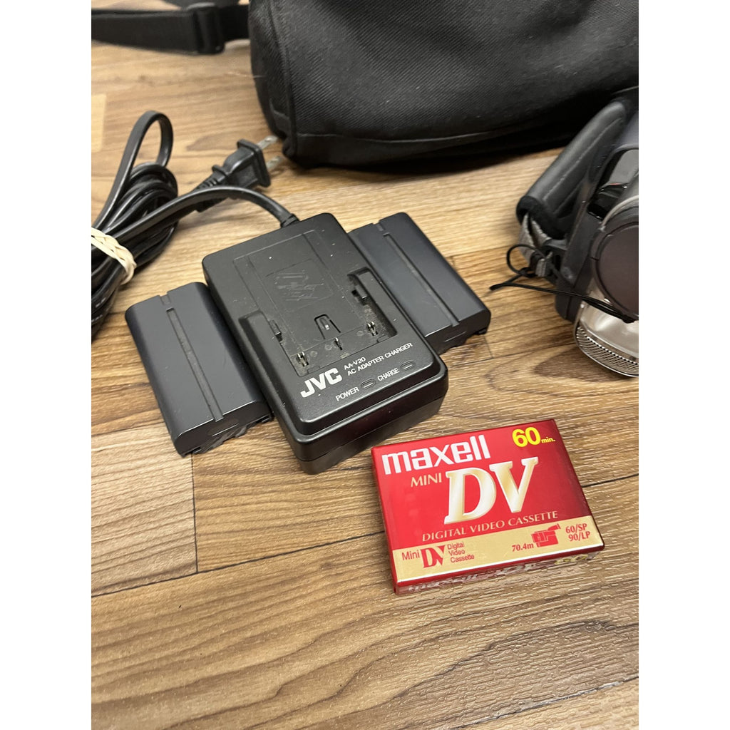 JVC CyberCam Mini DV Video Camera GR-DVF21U Battery, Charger, New Tape