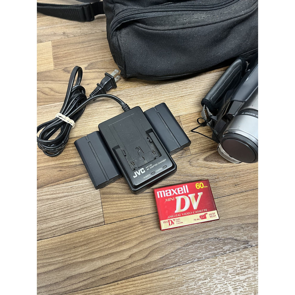 JVC CyberCam Mini DV Video Camera GR-DVF21U Battery, Charger, New Tape