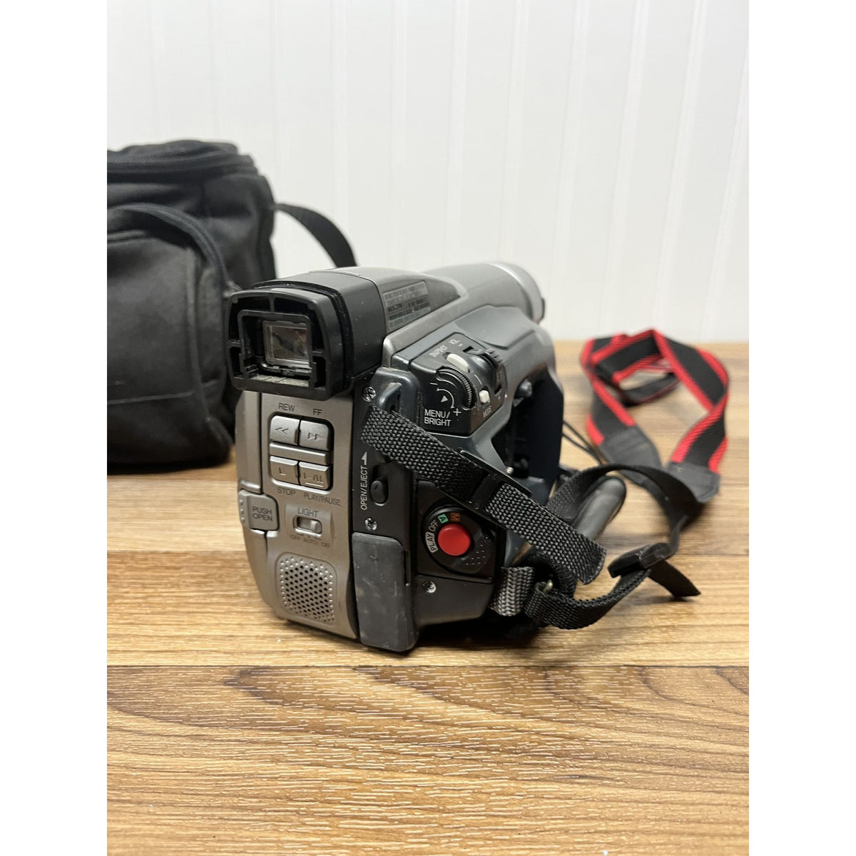 JVC CyberCam Mini DV Video Camera GR-DVF21U Battery, Charger, New Tape