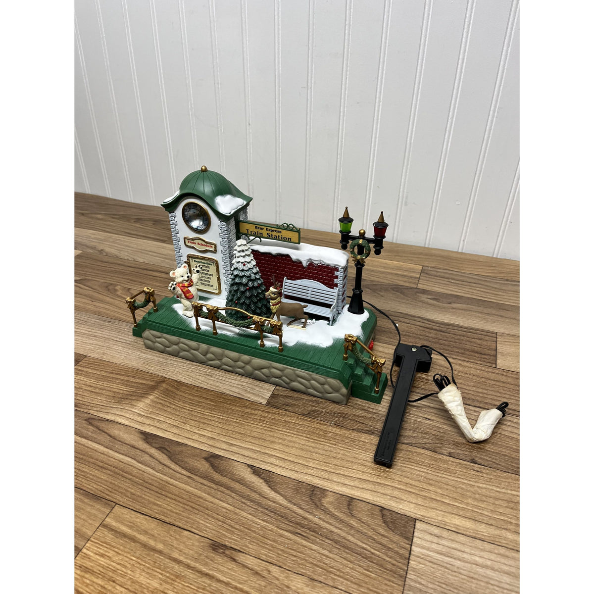 New Bright Holiday Express DILLARDS Reindeer MUSICAL CLOCK TOWER TRAIN STATION