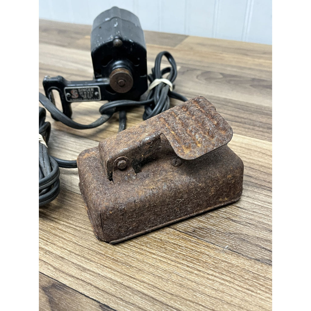 Vintage Singer 99 Sewing Machine RFJ5-8 Motor Light & Foot Controller READ