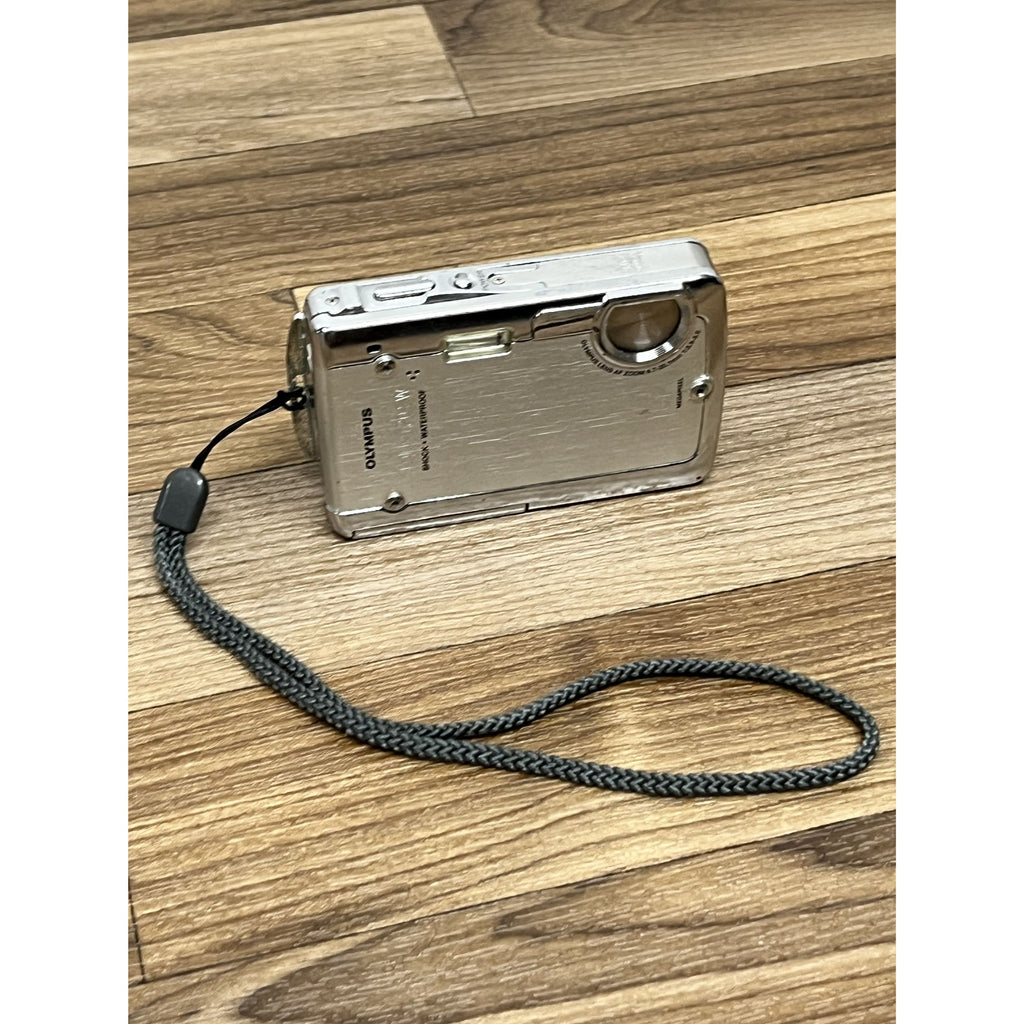 Olympus Stylus 720 SW Camera - 7.1MP, 3x Opt Zoom CAMERA ONLY
