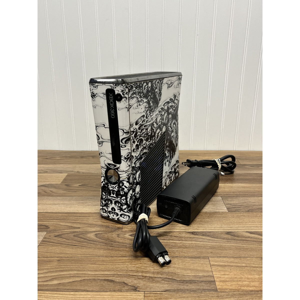 Microsoft Xbox 360 S 1439 Skulls Wrap Home Console With Power Adapter