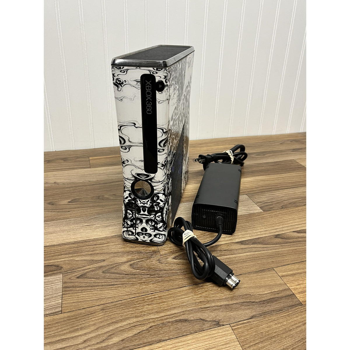 Microsoft Xbox 360 S 1439 Skulls Wrap Home Console With Power Adapter