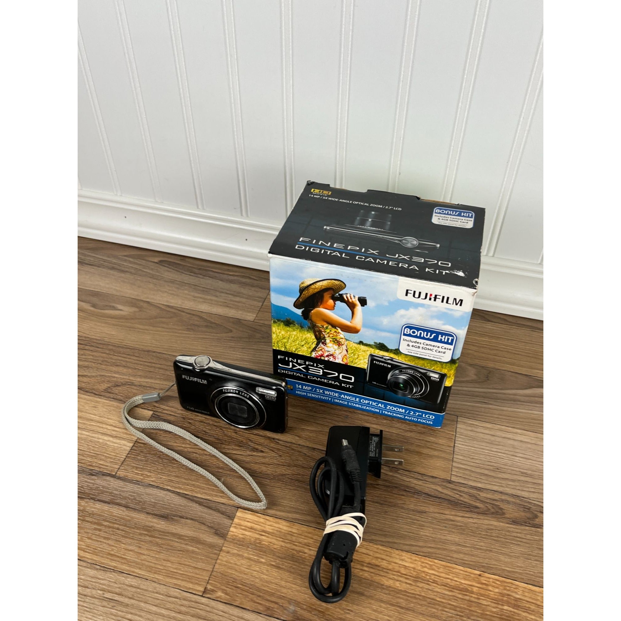 Fujifilm FinePix JX370 Digital Camera READ DESC FOR PARTS W BOX