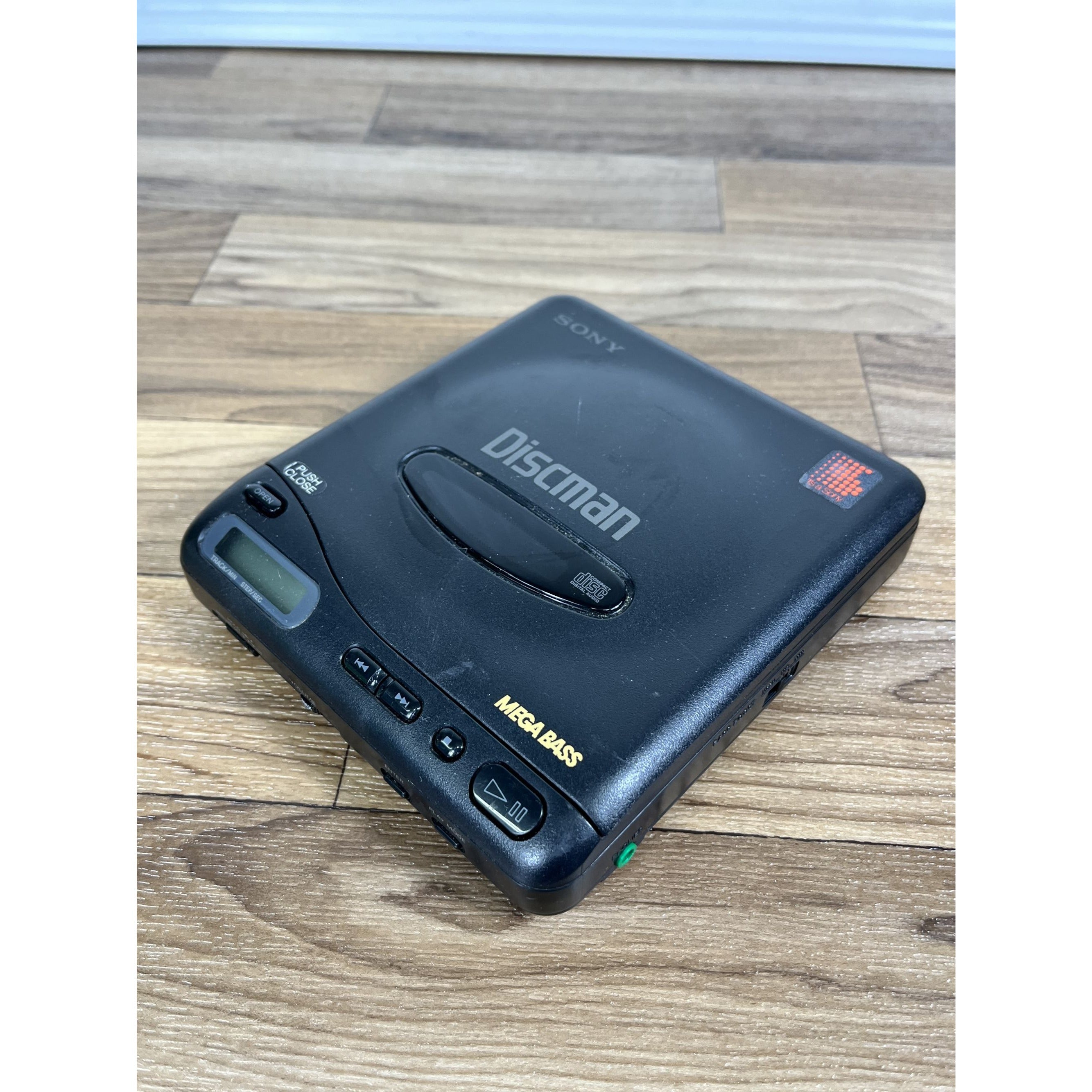 Sony Discman D-11 Mega Bass Portable CD Player 1991 Works