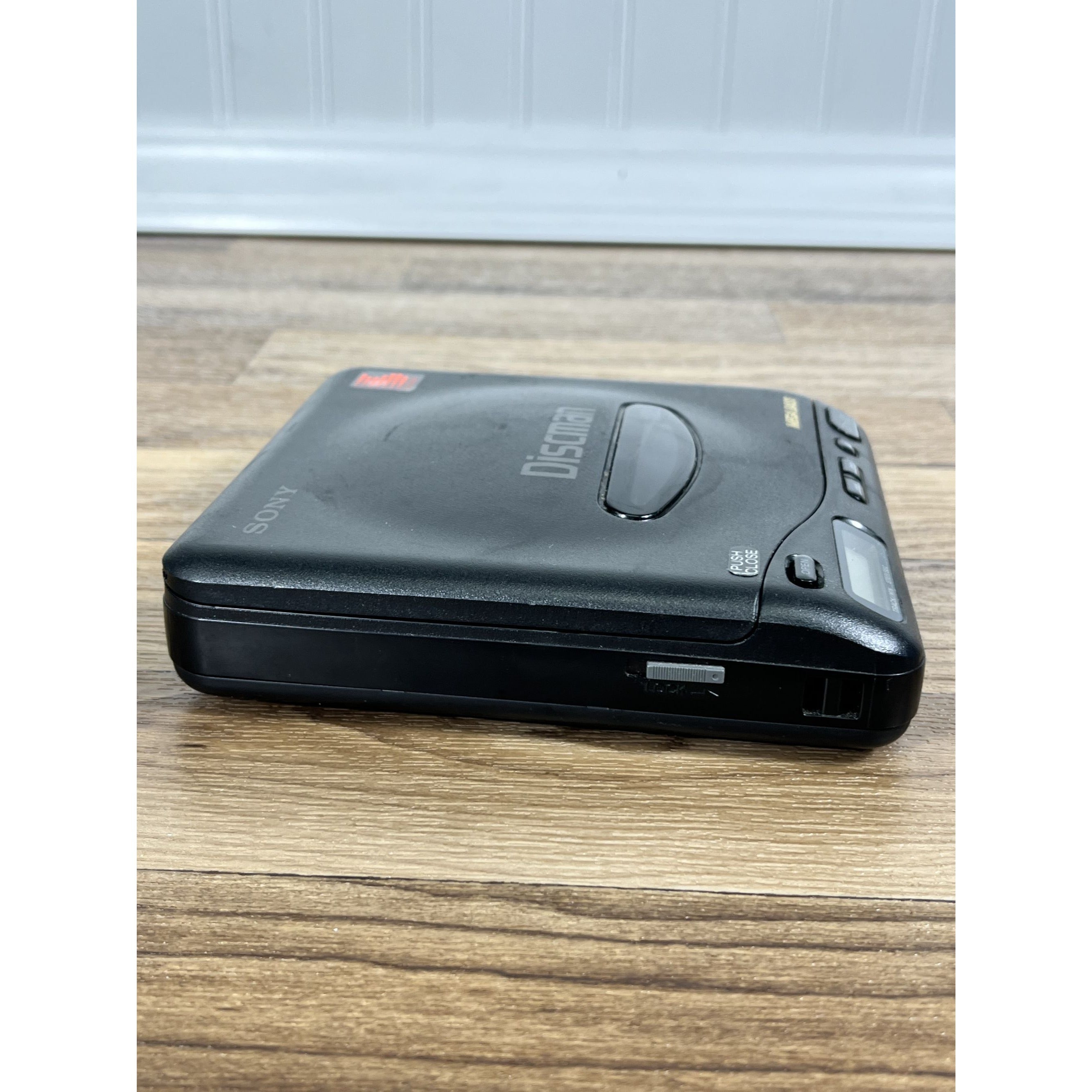 Sony Discman D-11 Mega Bass Portable CD Player 1991 Works