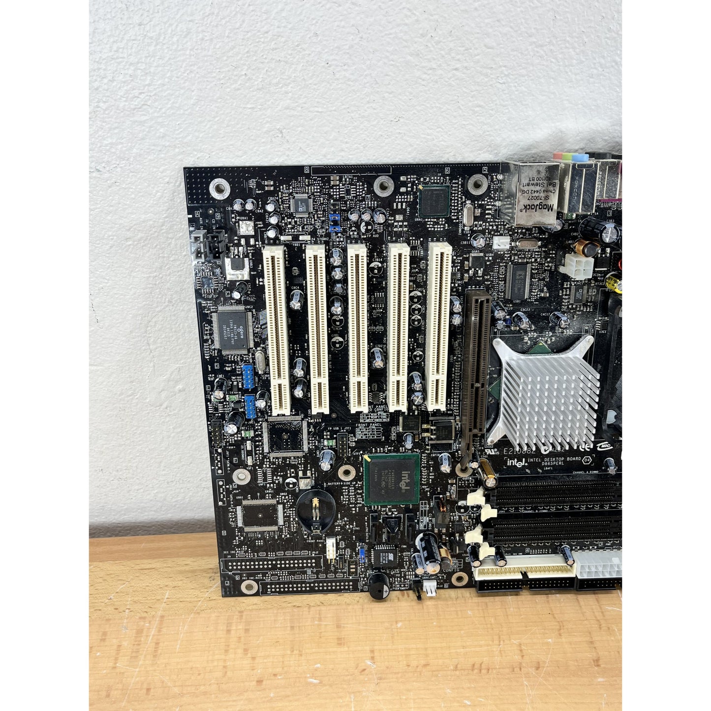 Intel Desktop Motherboard D865PERL - AS IS FOR PARTS