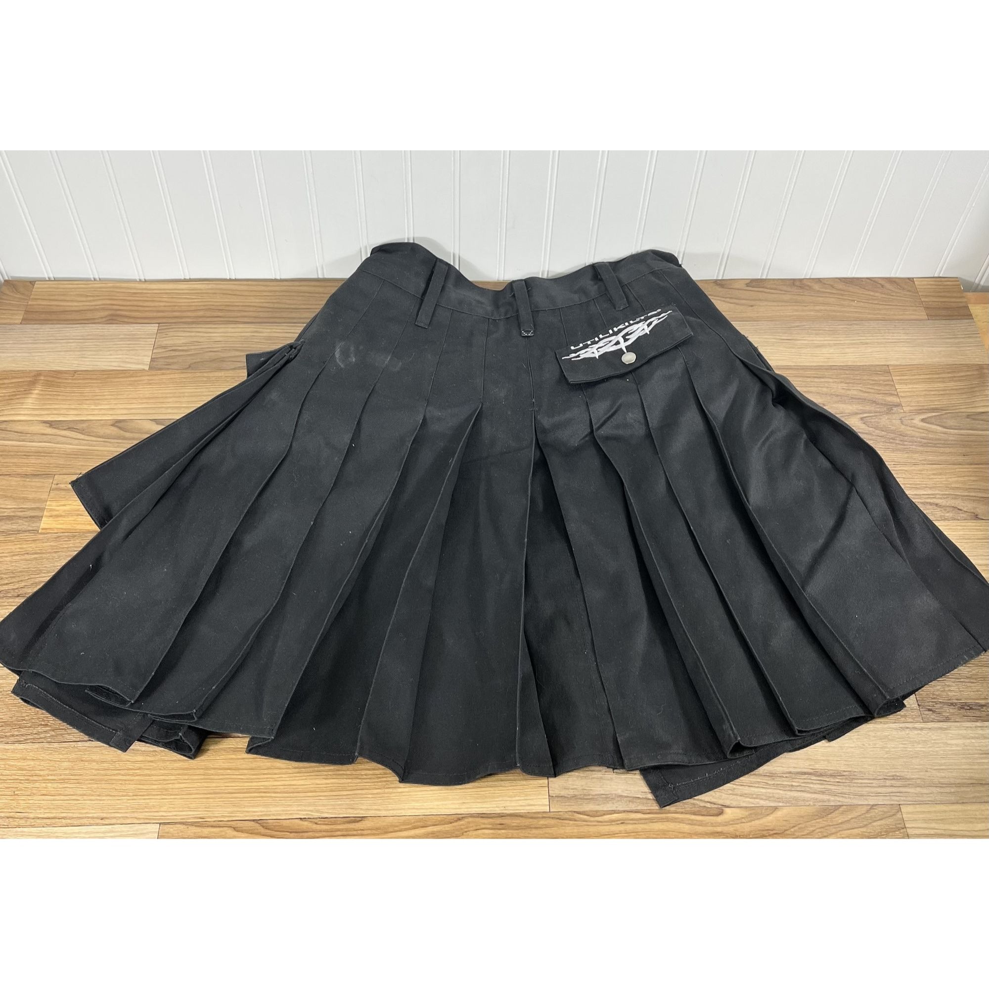 Utilikilts Black Tactical Cargo Kilt 33 Pants 35 Kilt Black 23" Long USA Made