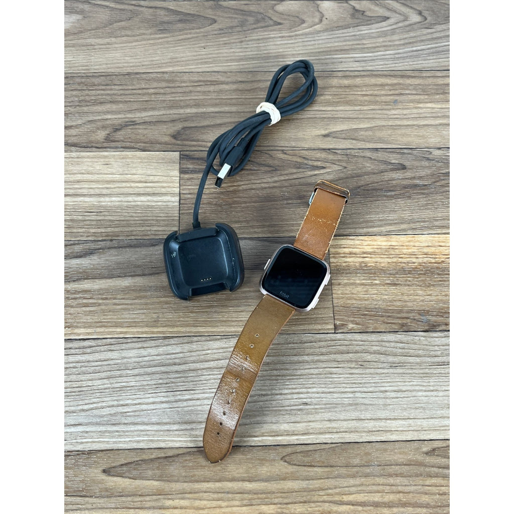 Fitbit Versa FB504 Smart Watch With Black Band - With Charger -