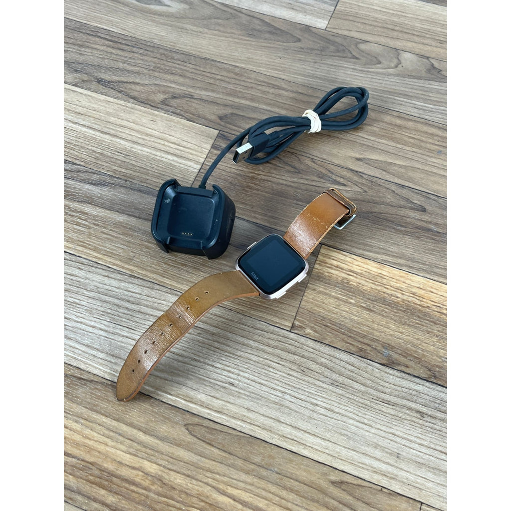 Fitbit Versa FB504 Smart Watch With Black Band - With Charger -