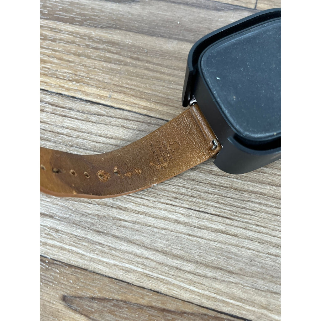 Fitbit Versa FB504 Smart Watch With Black Band - With Charger -