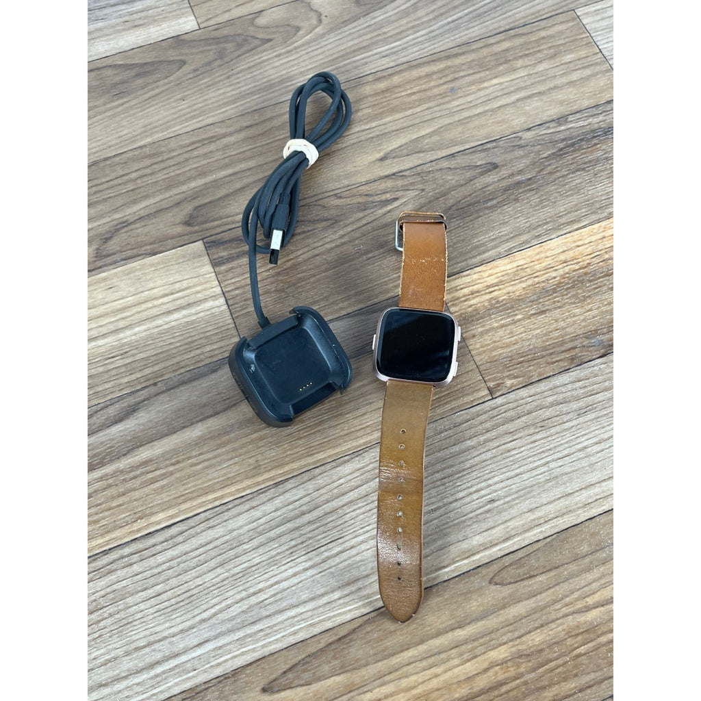 Fitbit Versa FB504 Smart Watch With Black Band - With Charger -