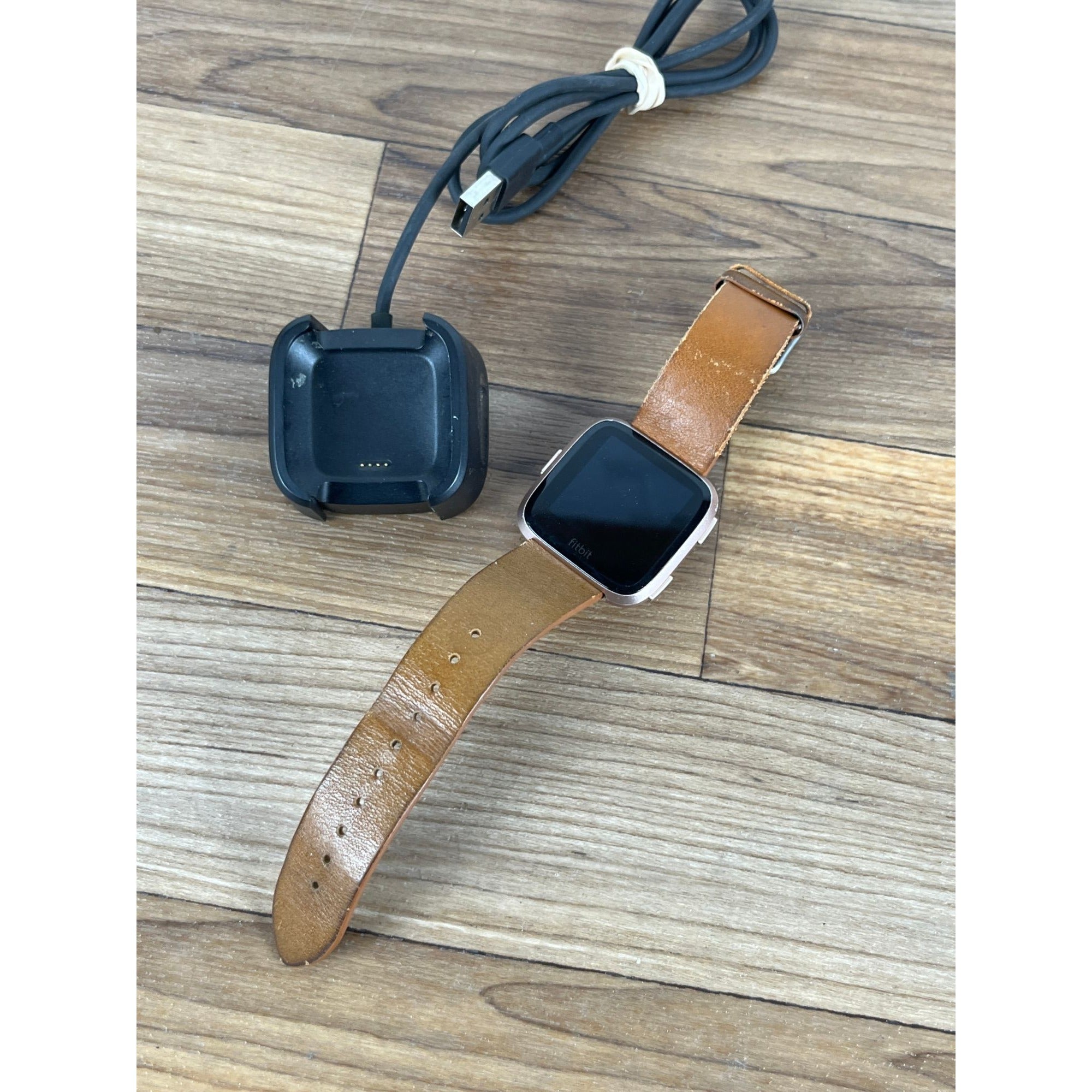 Fitbit Versa FB504 Smart Watch With Black Band - With Charger -