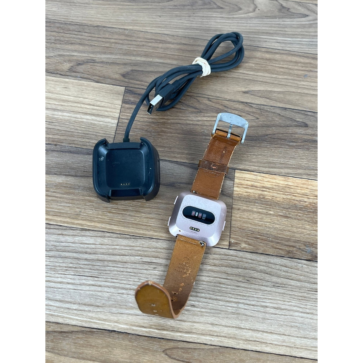 Fitbit Versa FB504 Smart Watch With Black Band - With Charger -