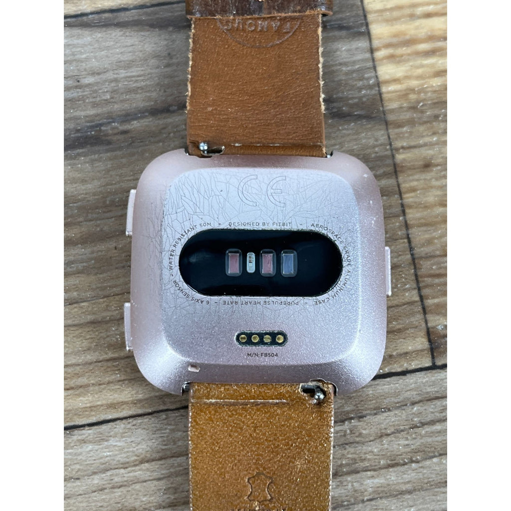 Fitbit Versa FB504 Smart Watch With Black Band - With Charger -