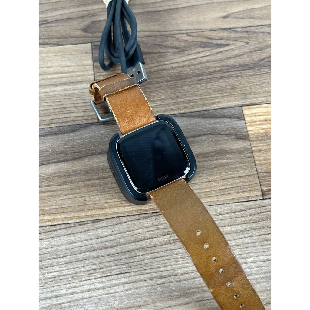 Fitbit Versa FB504 Smart Watch With Black Band - With Charger -