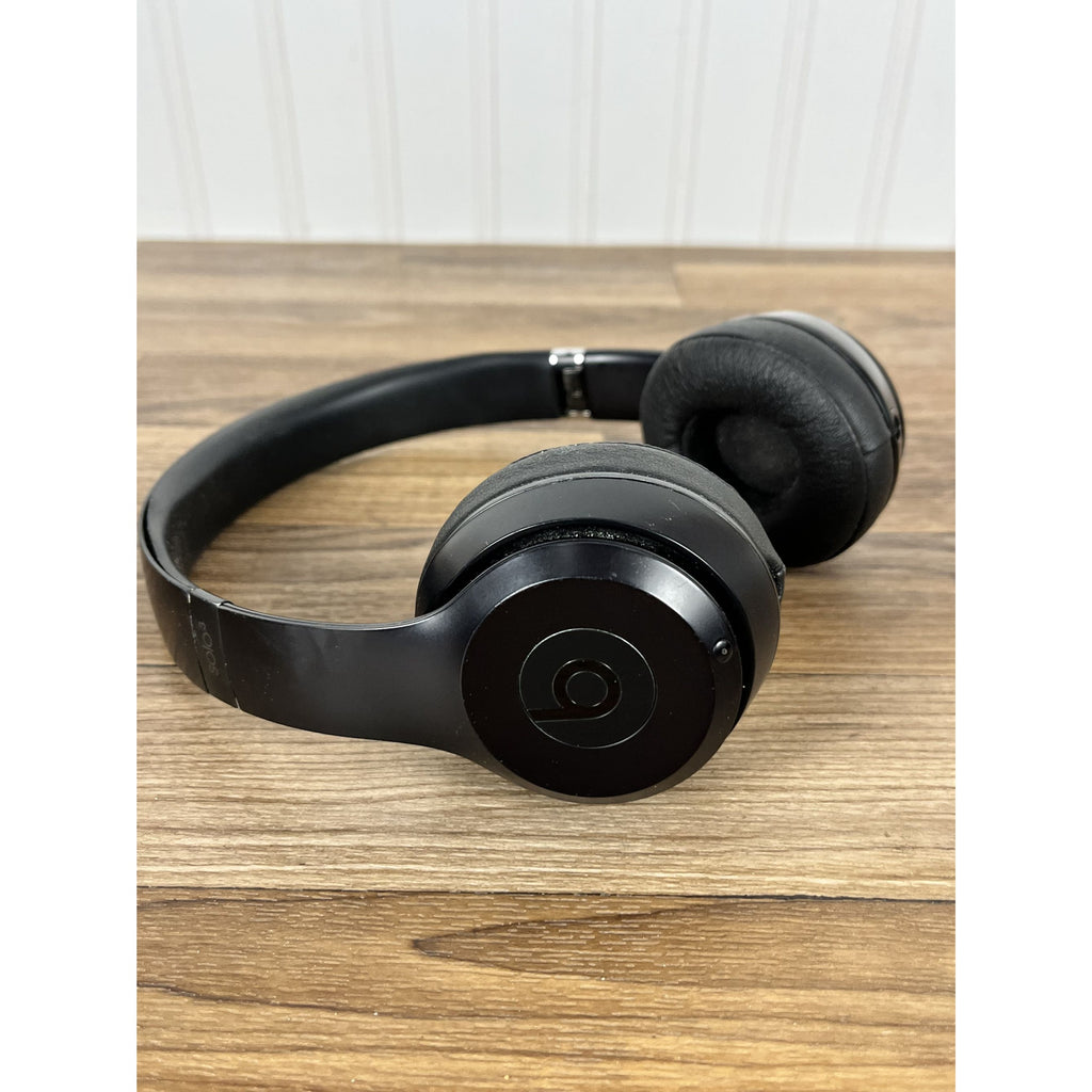 Beats by Dr. Dre Solo3 Wireless Bluetooth On-Ear Headphones Black